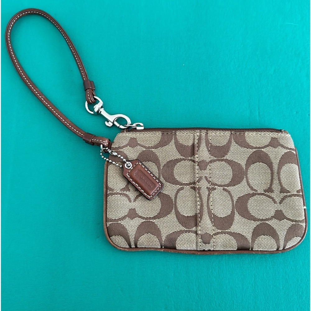 Coach Signature Wristlet Brown